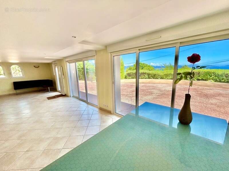 Villa d’Exception à Saint-Aygulf – Vue Mer Panoramique & Cadre Unique - photo 18