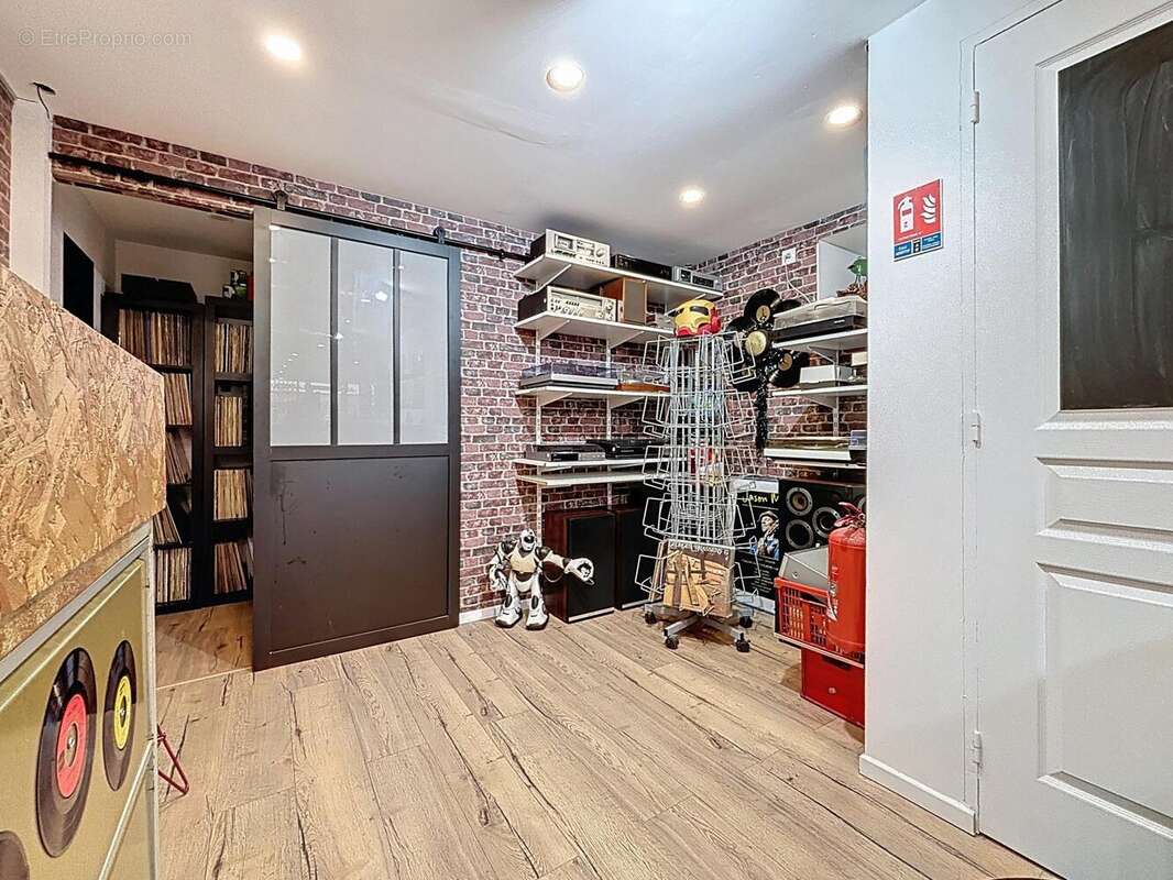 Photo 4 - Commerce à LAMORLAYE