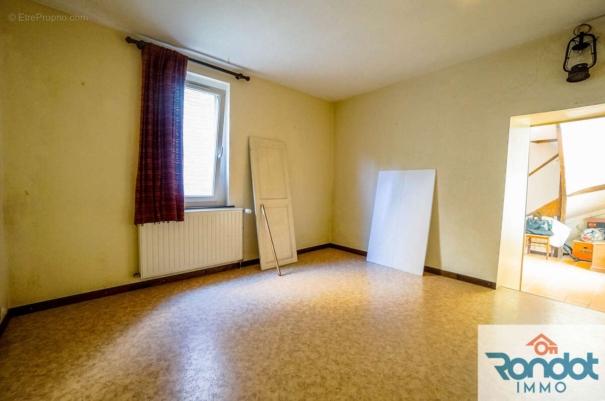 Maison à IS-SUR-TILLE