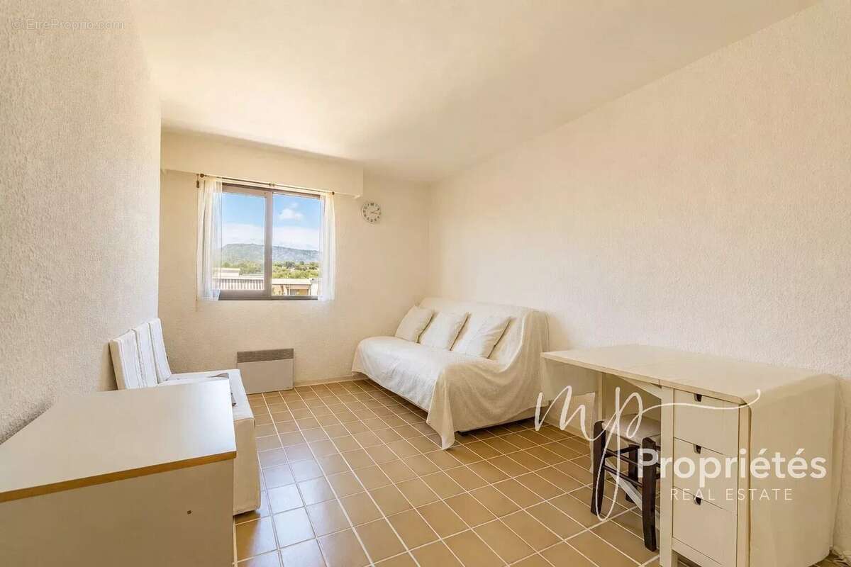 À vendre – Bormes-les-Mimosas / La Favière : charmant studio à 7 minutes à pied de la plage - photo 3