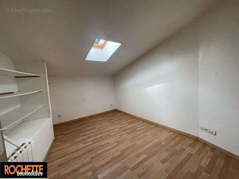 Appartement 200 m² à Neronde  - photo 9