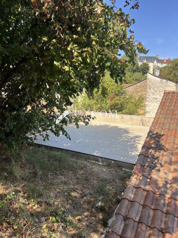 3%. com immobilier à  iteuil - photo 20