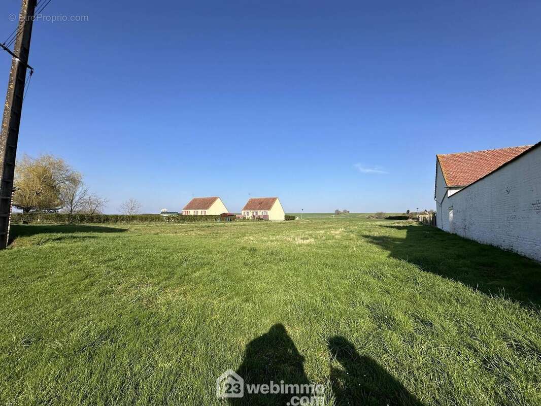 Il est plat et bien exposé ! - Terrain à MORTIERS