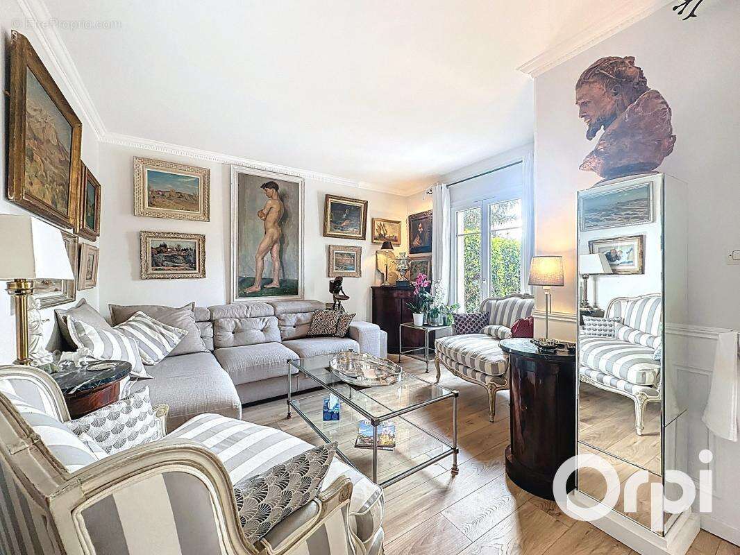 Appartement à VILLENEUVE-LOUBET