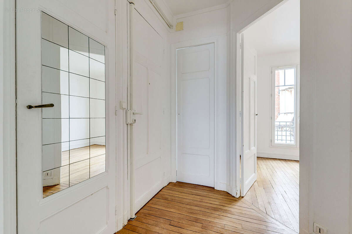 Appartement à PARIS-14E