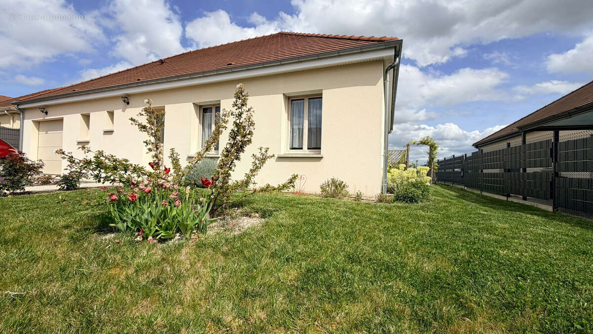 Maison à SAINT-PARRES-AUX-TERTRES