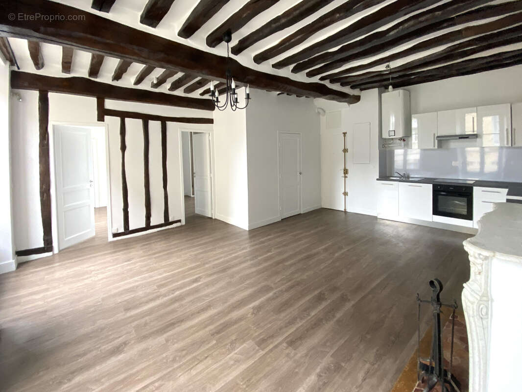 Appartement  2 chambres, entièrement rénové avec garage, centre ville Senlis - photo 2