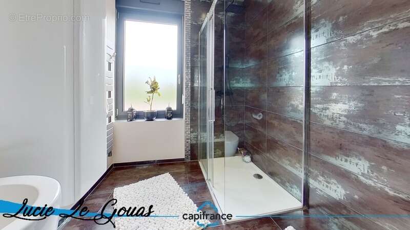 Appartement T6 de 132m² parking, terrasse et cour et local professionnel - photo 5