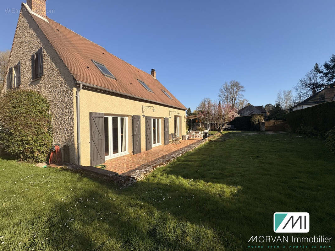 Maison à LA CELLE-LES-BORDES
