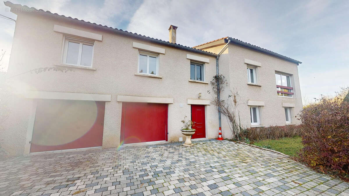 Maison à POLIGNAC