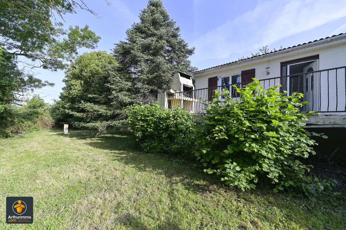 Maison à FRONTENAY-ROHAN-ROHAN