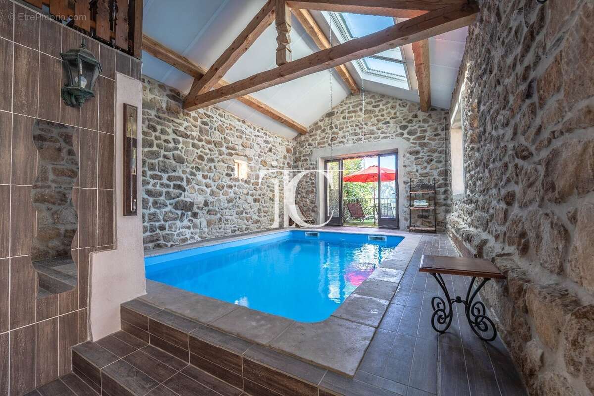 Maison à LABLACHERE