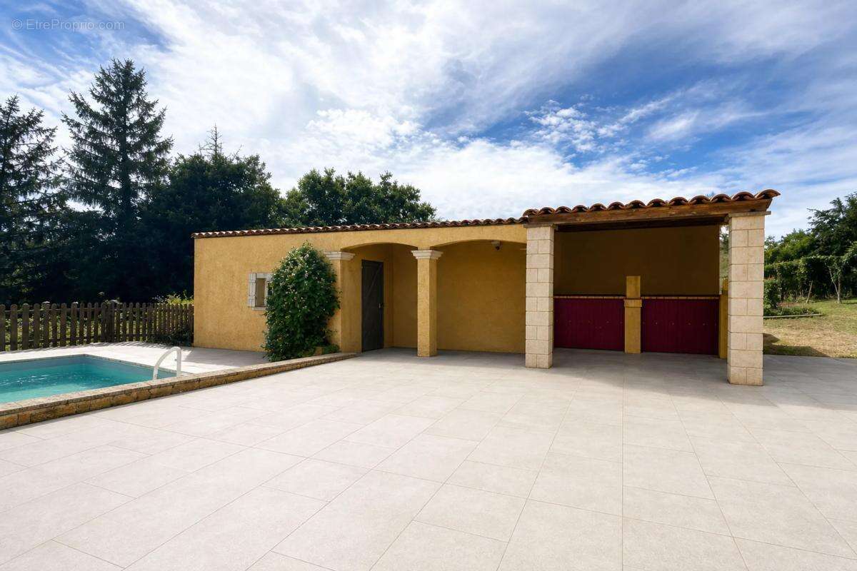 Maison de 157 m2 avec piscine et terrain de 3000 m2 - photo 9