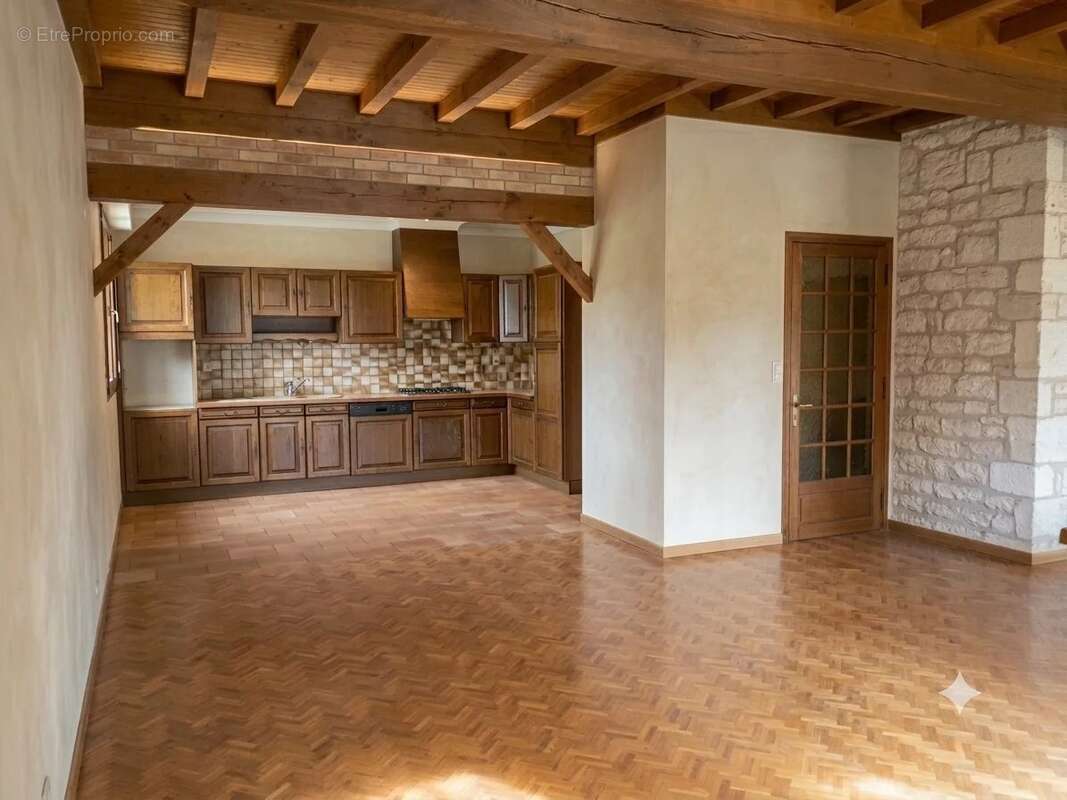 Maison en bordure de village, 3 chambres, dépendances - photo 3