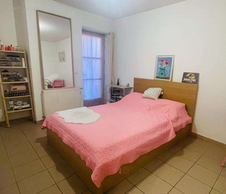 Appartement à SAINT-DONAT-SUR-L'HERBASSE