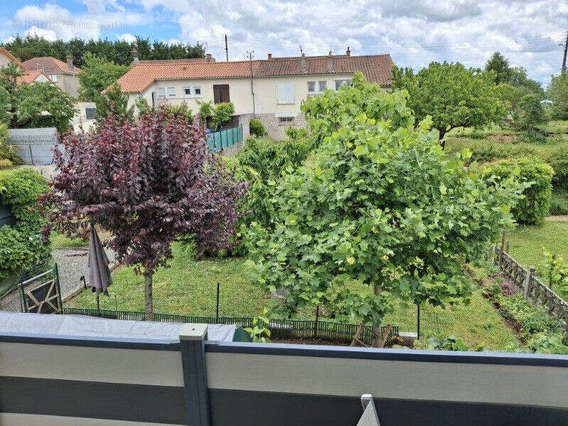 Maison 93 m² à Civray  - photo 7