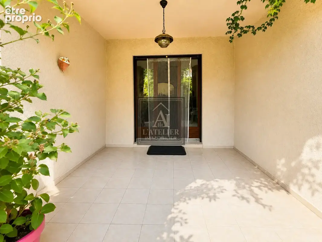Appartement en rez-de-jardin avec extérieurs à proximité des commodités - photo 11