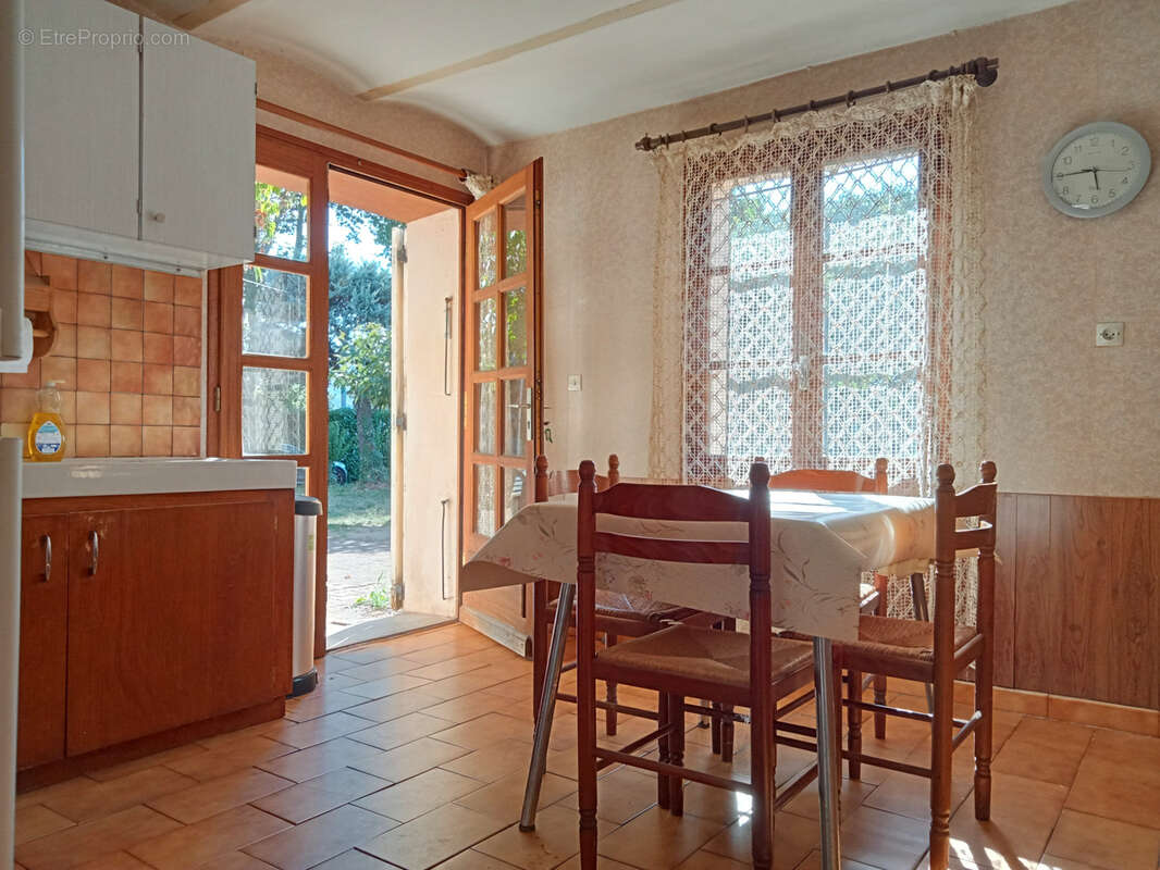 Maison à SAINT-LAURENT-DU-PAPE