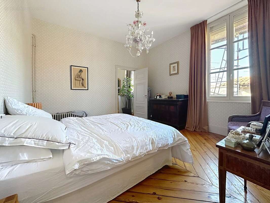 Saint Etienne - Appartement de 135 m². - photo 6