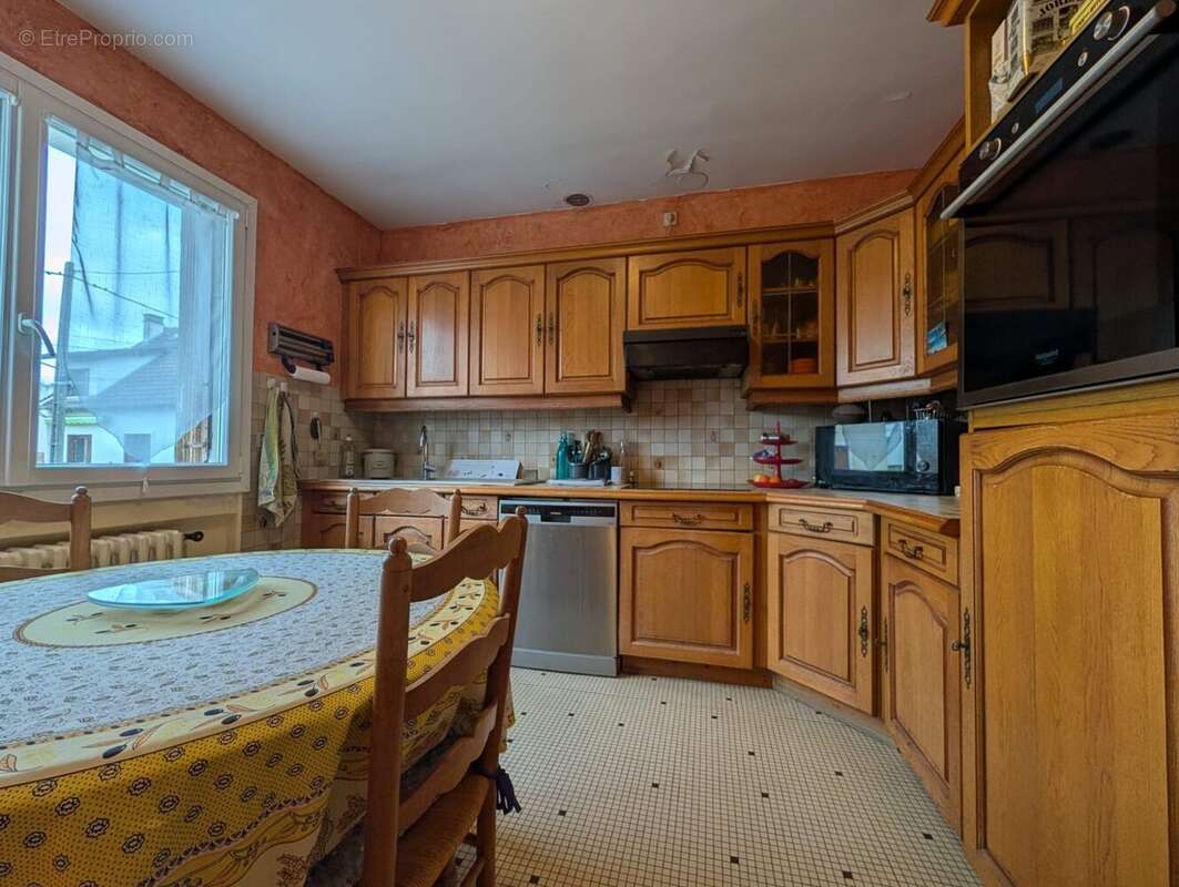 Maison à LES CLAYES-SOUS-BOIS