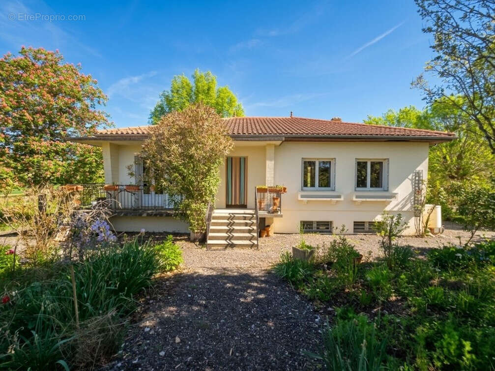 Propriété de 3 hectares avec situation calme et dégagée - photo 4