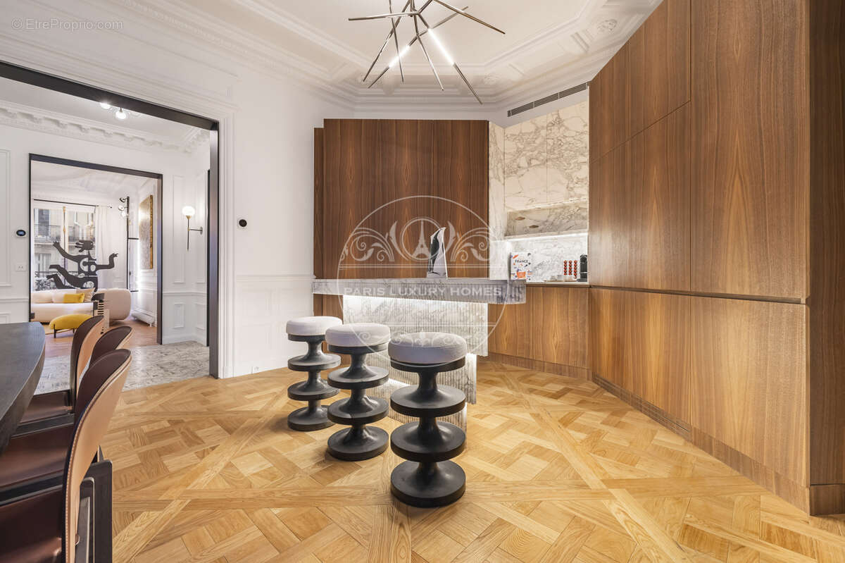 Appartement à PARIS-8E