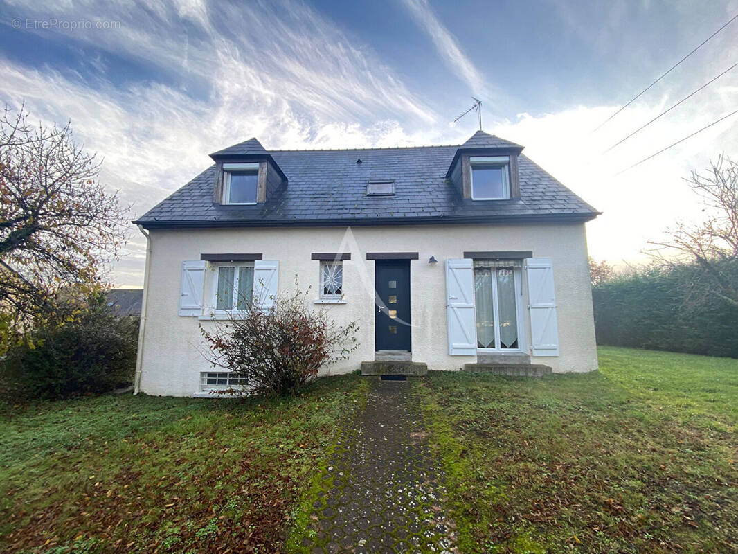 Maison à MONTREUIL-JUIGNE