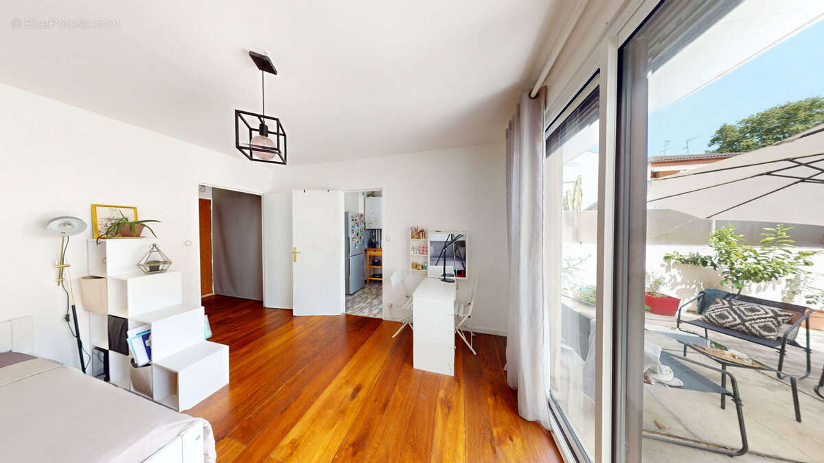 Toulouse - saint-cyprien  t1 bis avec terrasse exceptionnelle de 33m² - photo 4