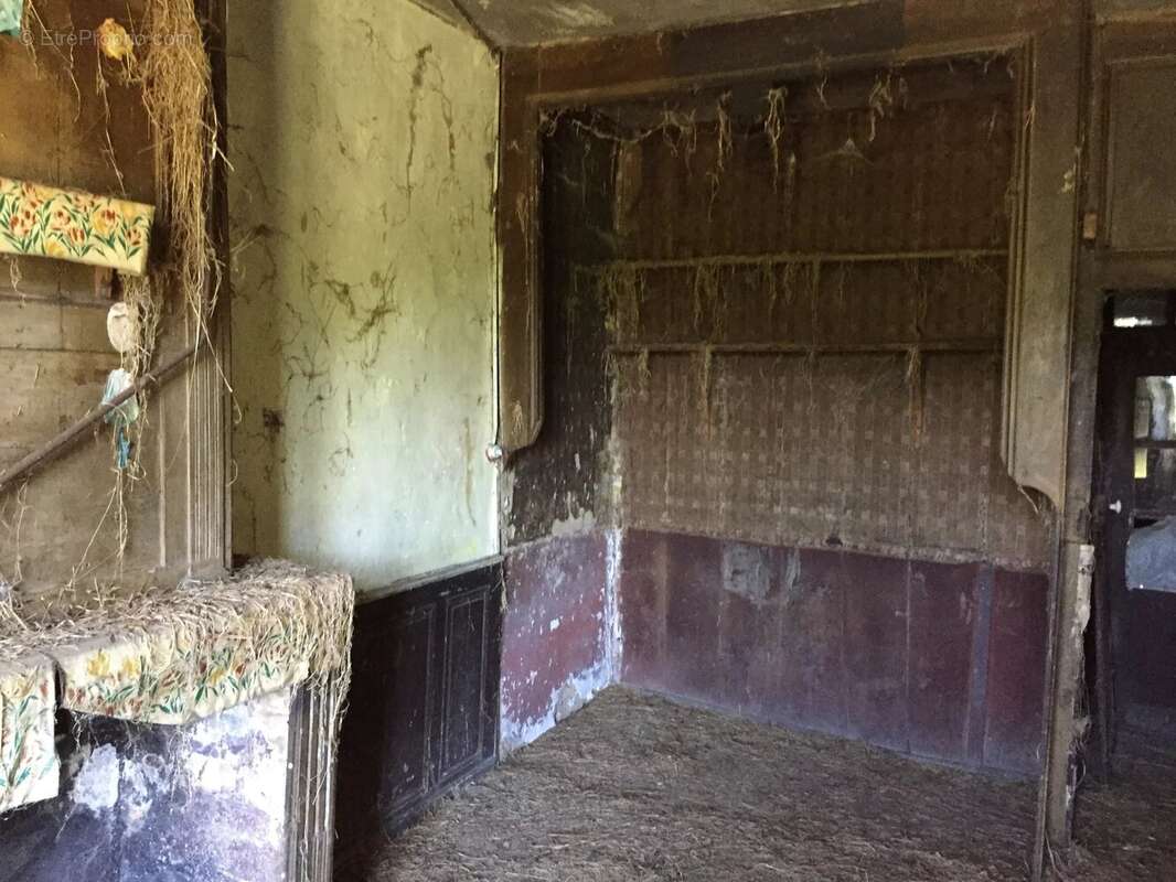 Maison à SAINT-HILAIRE-LE-CHATEAU