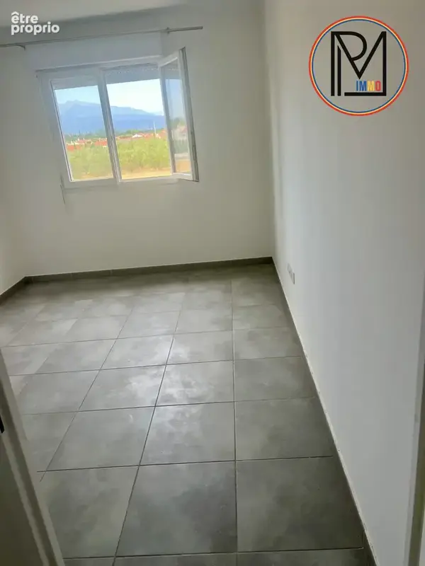 Chambre avec vue du Mont Aigoaul