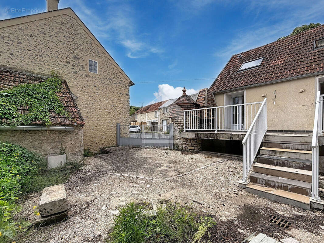 Maison à BRIERES-LES-SCELLES