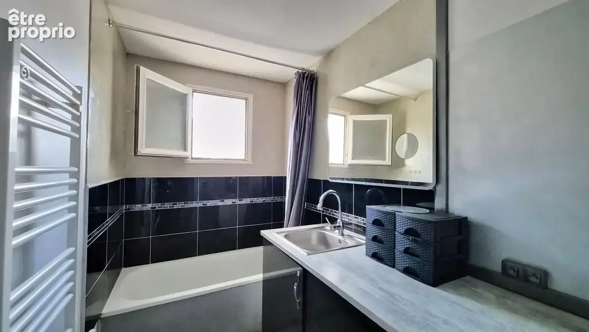 T7 de 137.5 m², vie de plain pied, terrain 735 m², garage - photo 10