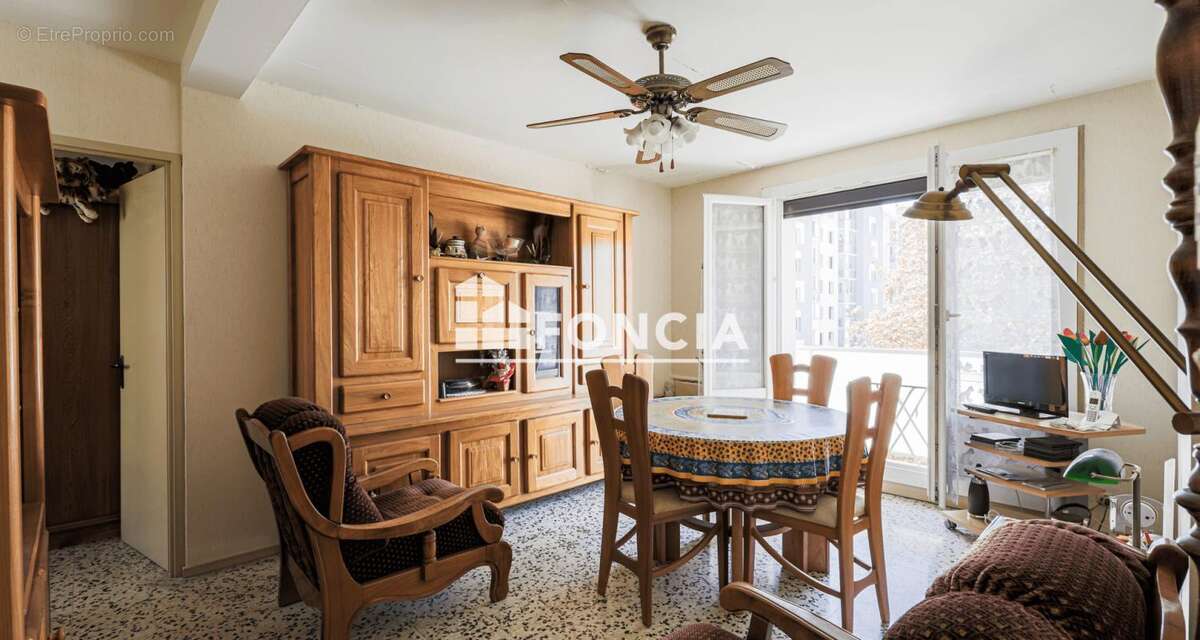 Appartement à SAINT-MARTIN-D'HERES