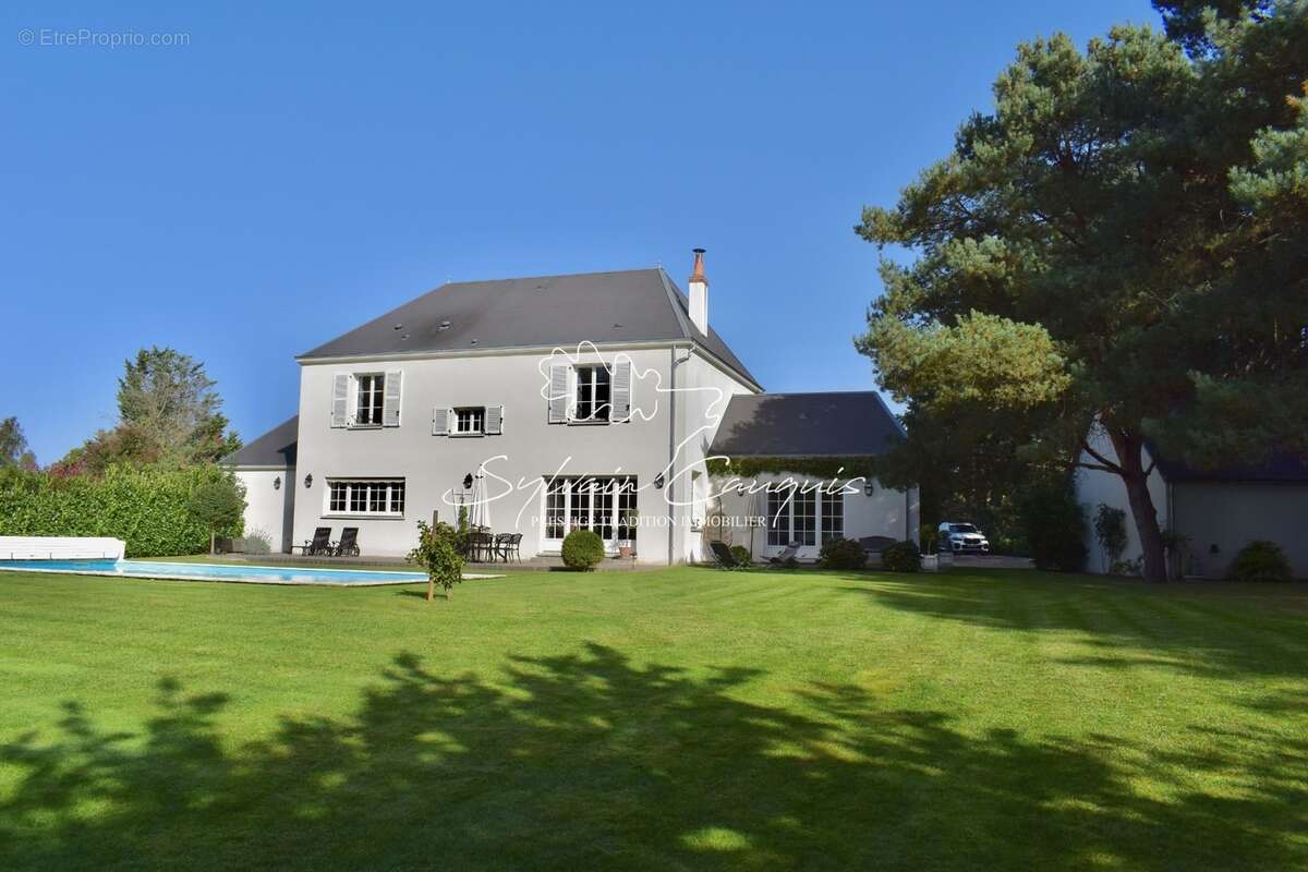 Dpt Loiret (45), à vendre SULLY SUR LOIRE Maison bourgeoise 9 pièces de 270 m² - Terrain de 2 548,00 m² - Piscine chauffée - Gar - photo 4