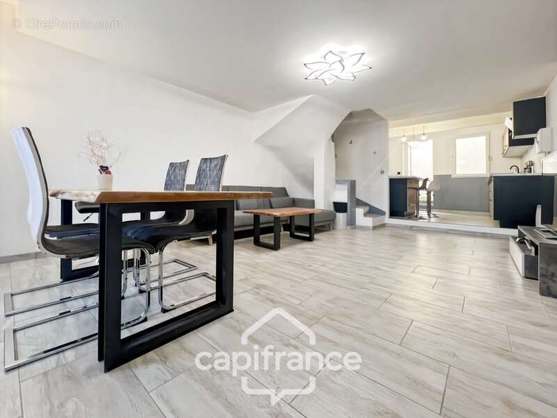 Maison à SAINT-CANNAT