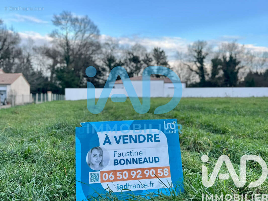 Photo 2 - Terrain à LE CHAY