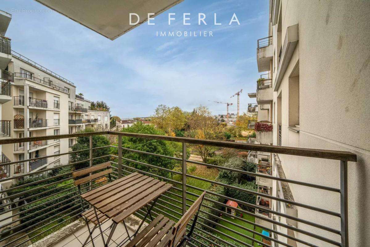 Studio en étage élevé avec balcon - Le Plessis Robinson - photo 2
