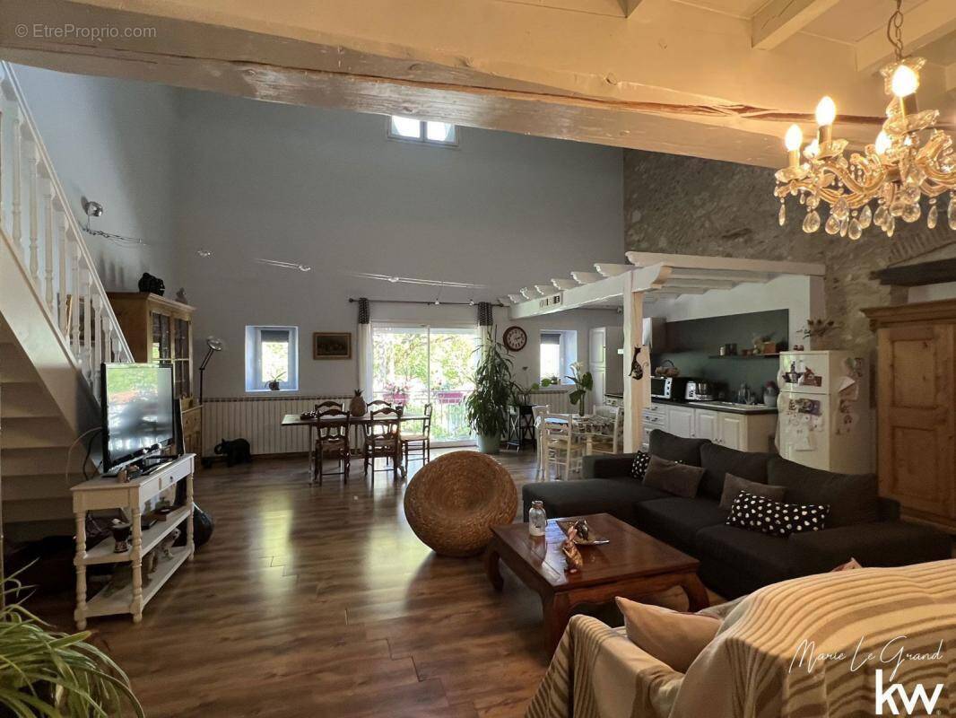 Maison à LABRUGUIERE