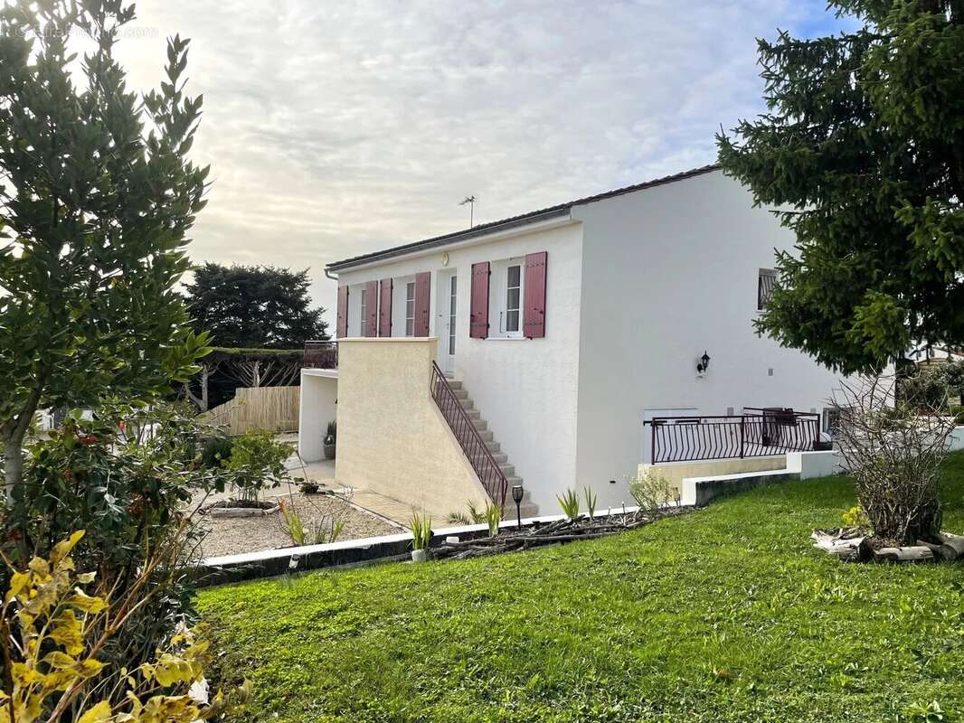 Maison familiale avec potentiel locatif à proximité de Saintes - photo 17