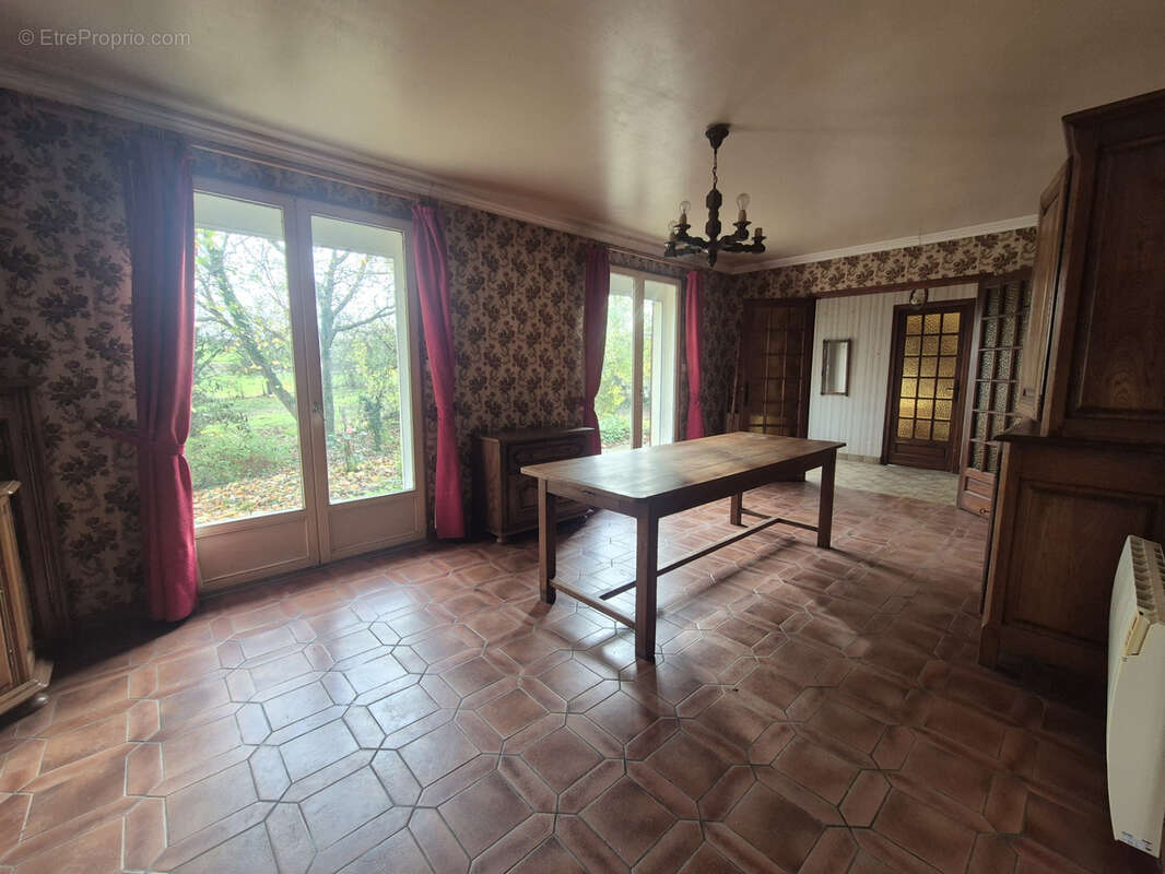 Maison à SAINT-JEAN-PIERRE-FIXTE