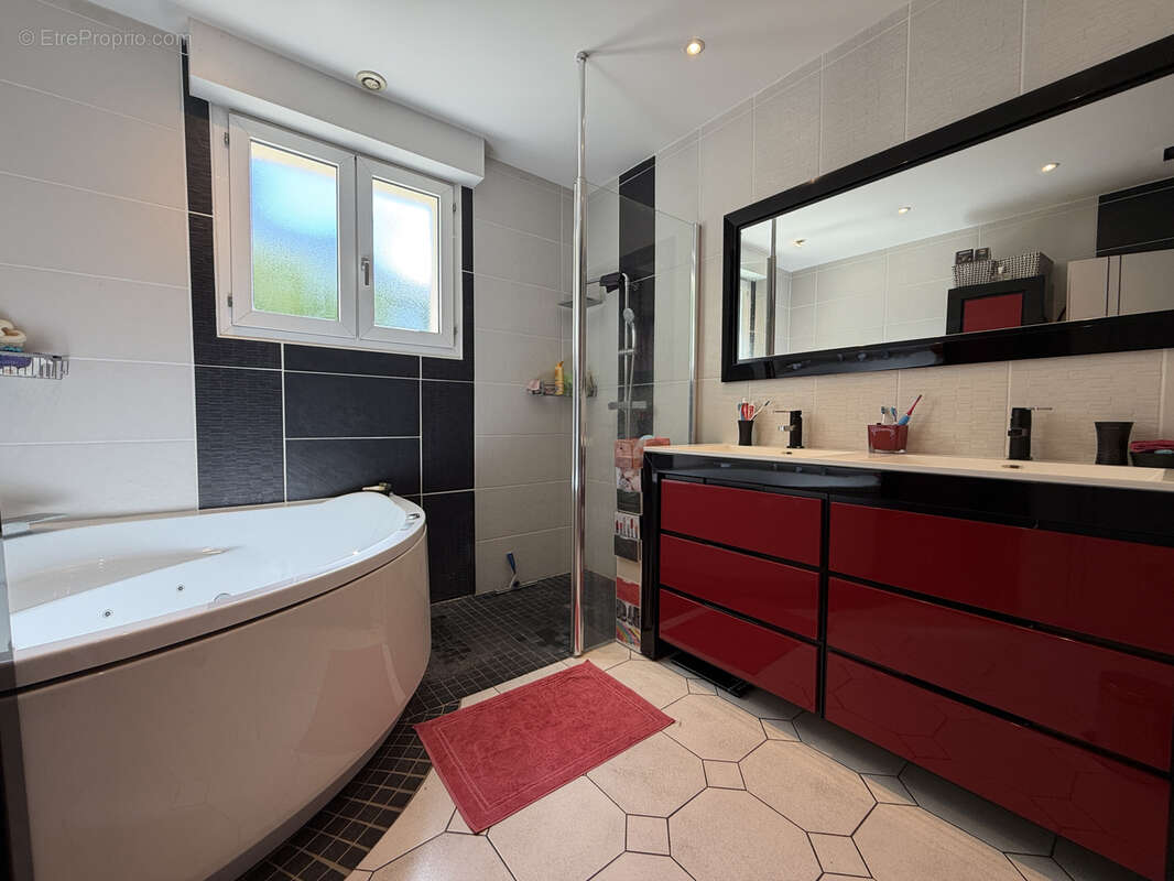 Maison familiale avec piscine   Péronnas - photo 11