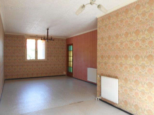 Maison familiale de plain-pied, de 86 m2 habitables, 3 chambres sur terrain de 1077 m2 - photo 5
