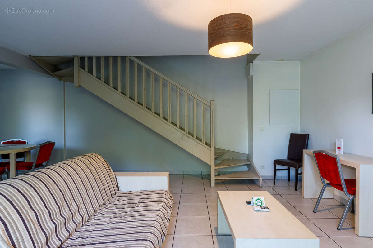 Appartement à SAINT-JEAN-D'ILLAC