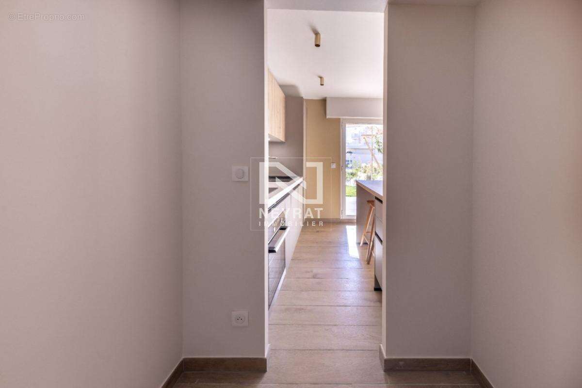 Magnifique t3 en duplex refait a neuf - pieds dans l'eau - photo 14