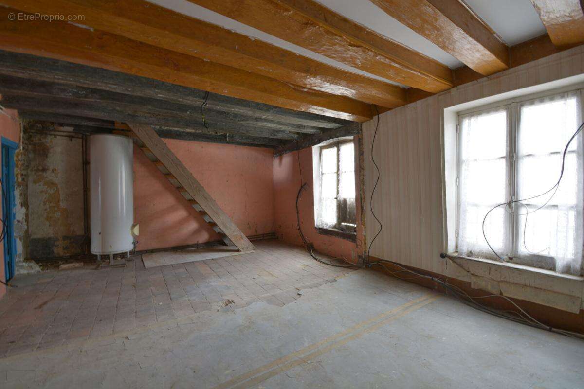 Maison à IVOY-LE-PRE