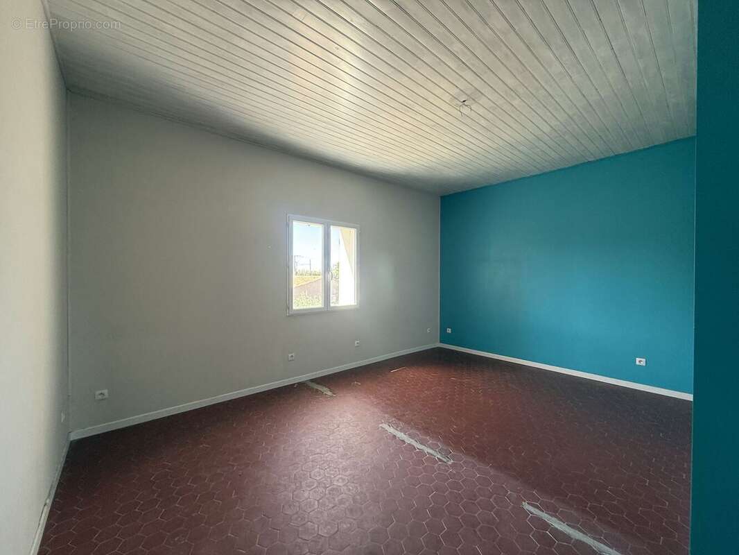 Maison 142 m² à Saint-Victoret  - photo 4