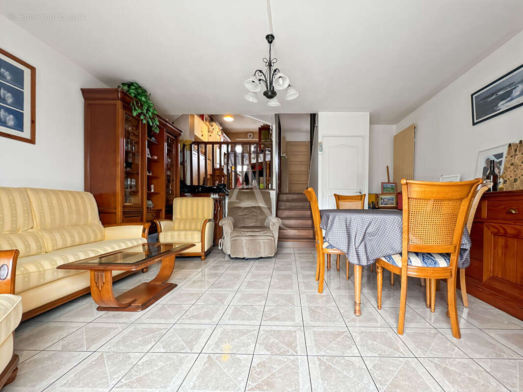 Maison à JOUY-LE-MOUTIER