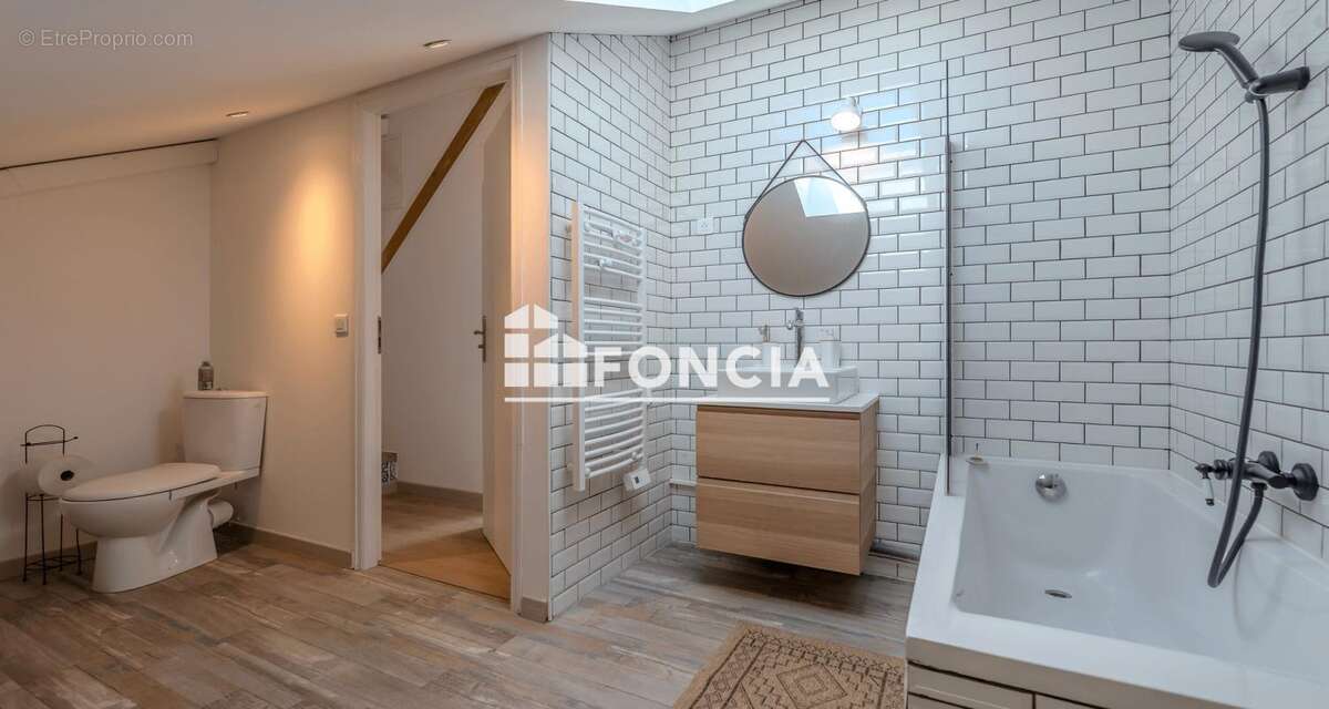 Exclusivité FONCIA, Mas de 138 m2 sur terrain de 700 m2 avec VUE sur les champs de lavande et GARAGE privatif - photo 12
