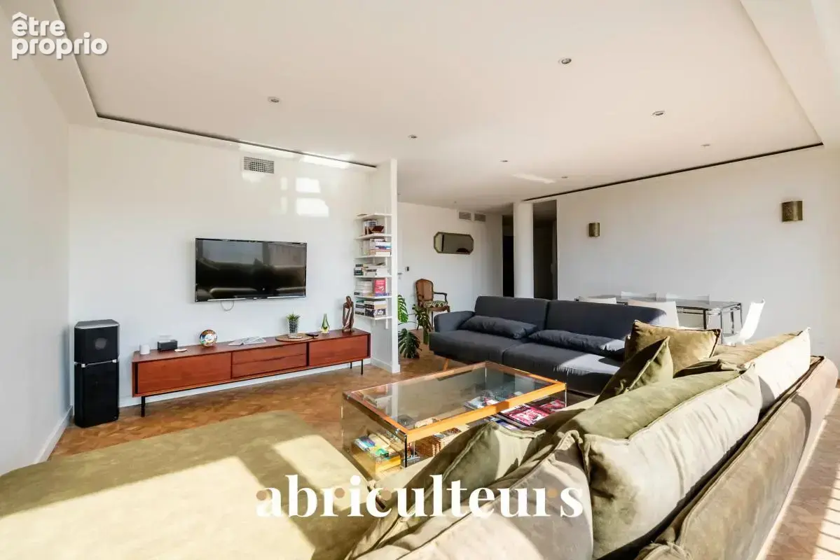 Appartement T4 traversant lumineux en vente à Marseille 13008 - photo 11