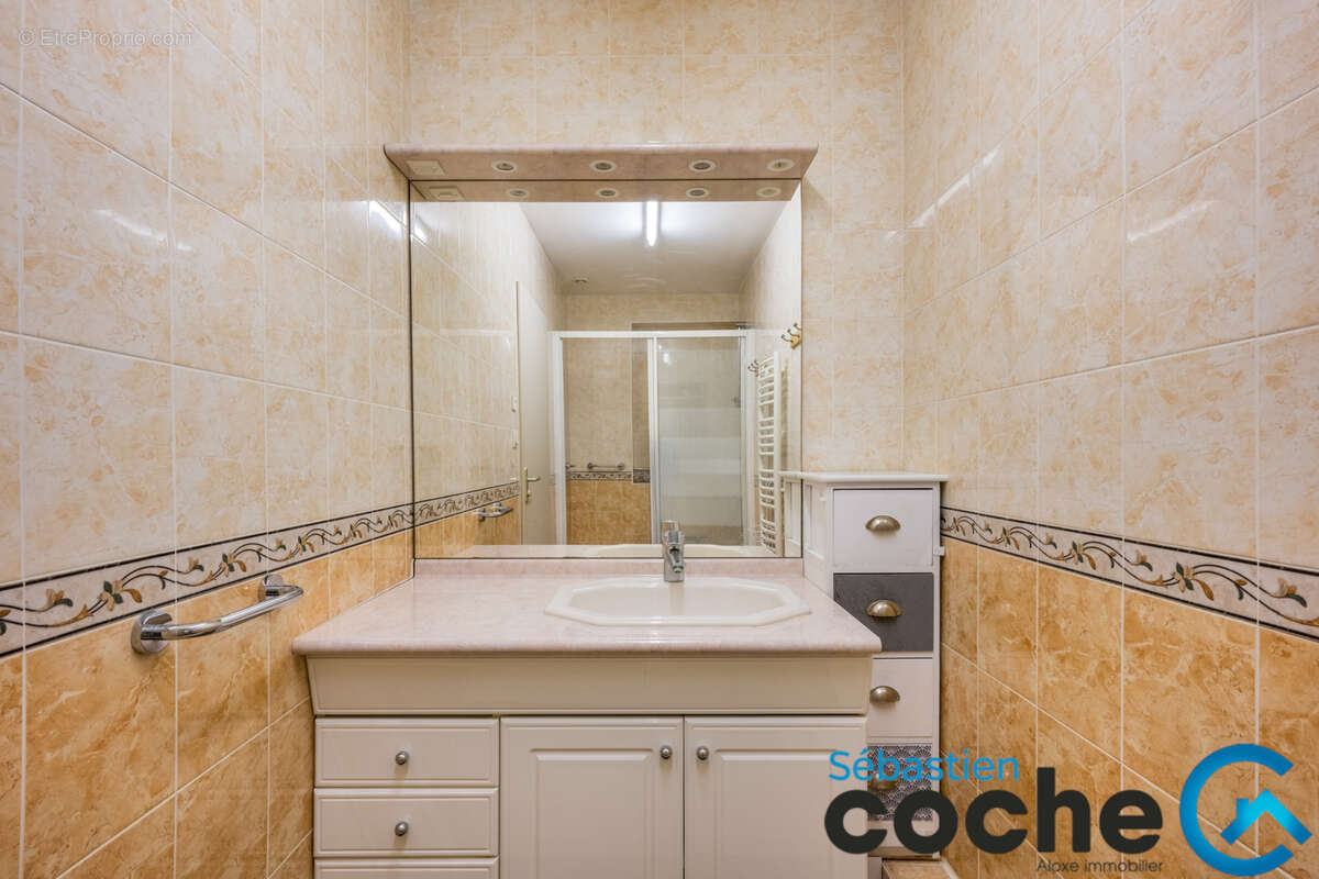 Maison à SAINT-BONNET-DE-MURE